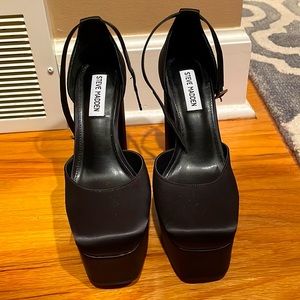 Steve Madden Platform pumps